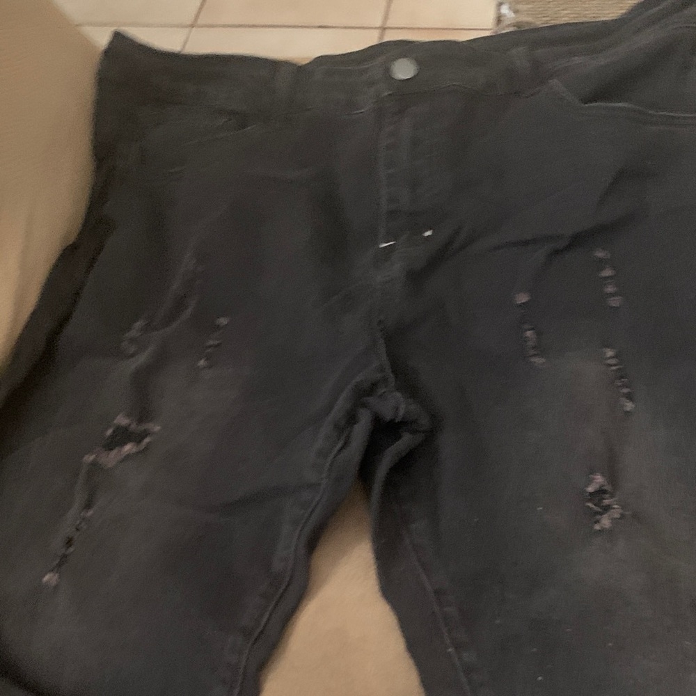 Men's Black Distressed Relaxed Jeans